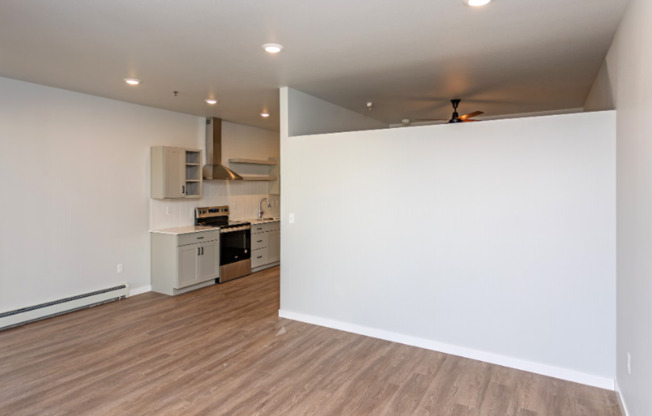 1 bed, 1 bath, 754 sqft, $1,200, Unit 713