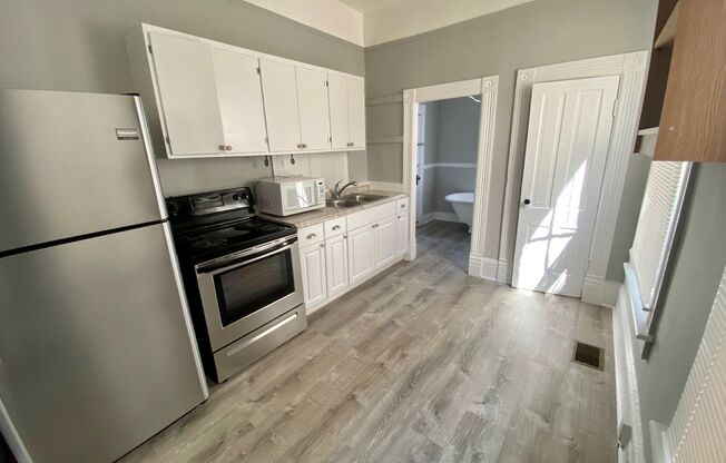 2/1 Available now in the Downtown area!
