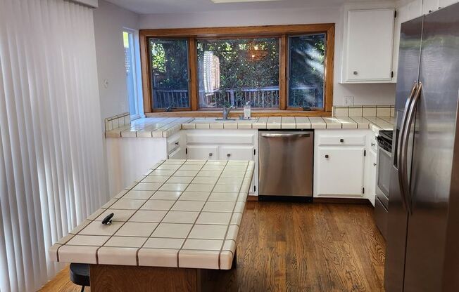 Great Santa Rosa Neighborhood 4 Bedroom, 2 Bathrooms w/Pool