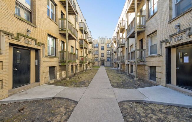 1 bed, 1 bath, 580 sqft, $1,355, Unit 4236 - 3W