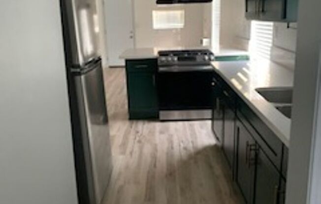 Newly Remodeled 2 Bedroom unit located on a Beautiful Hill in Echo Park!!  A must see unit! Parking included, centrally located to shopping and the 110 freeway. Minutes away from Dodger Stadium and more!!!