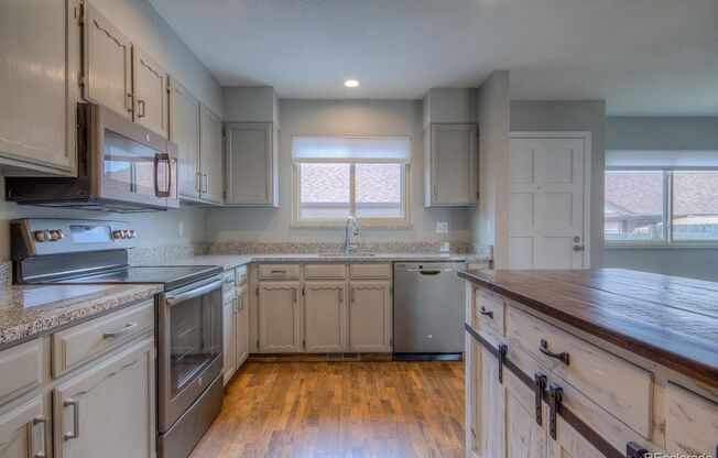 Updated Home in The Dam East-West!