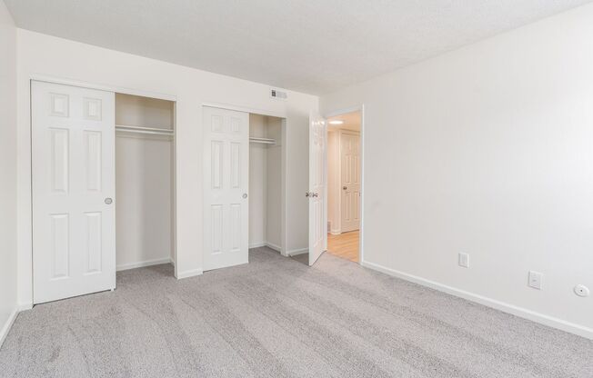 2 beds, 1 bath, 845 sqft, $1,295, Unit 44