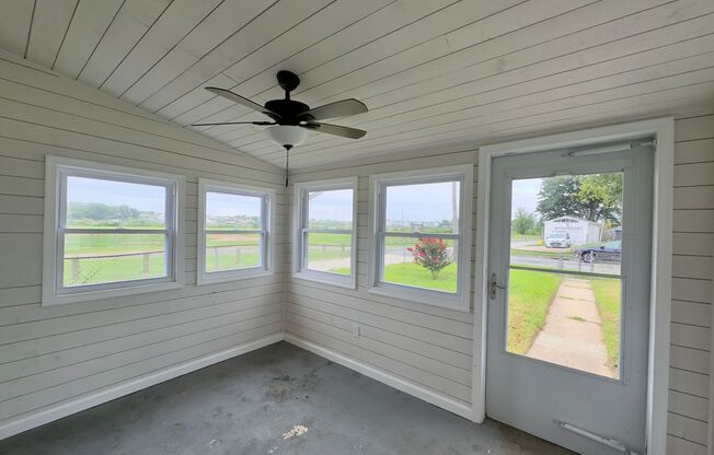 Charming 3 Bedroom/1Bathroom in a serene Dundalk neighborhood!