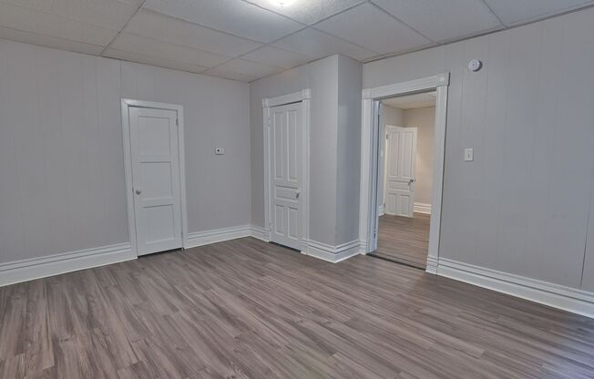 1 bed, 1 bath, 300 sqft, $985, Unit Apt 4
