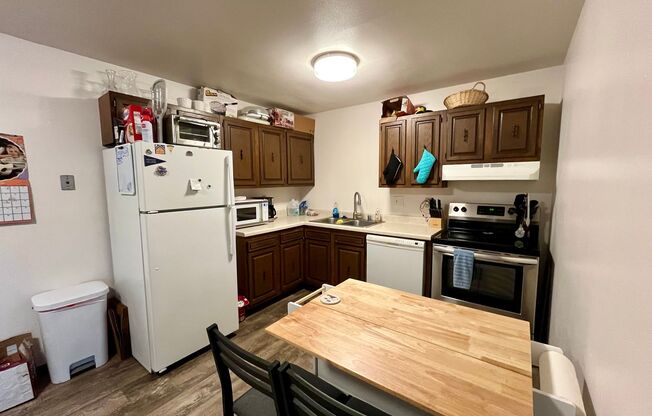 2 beds, 1.5 baths, $1,350, Unit 218