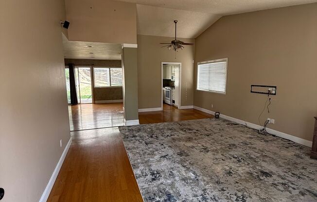 New Photos! Lovely One Level home in Valencia!