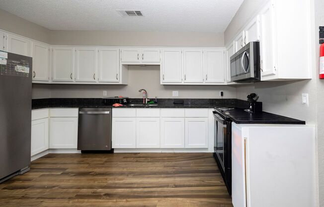 Spacious 2 Bed, 2 Bath Duplex with Huge Backyard – Aubrey ISD - 15 DAYS RENT FREE + FAST APPROVAL!