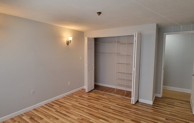 2 beds, 1 bath, 1,000 sqft, $2,350, Unit 0