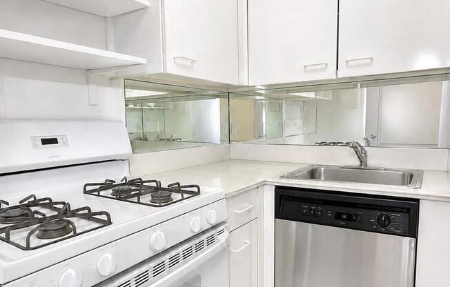 1 bed, 1 bath, 800 sqft, $4,795, Unit 9I