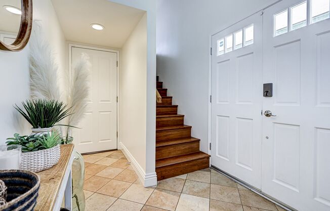 REMODELED, BRIGHT & AIRY HOME ON ONE OF THE MOST SECLUDED BLOCKS IN THE REDONDO HILLS W/ AMAZING GREAT ROOM LIVING SPACE, 2 BALCONIES & FENCED YARD ON THE RB/MB BORDER NEXT TO SCHOOLS, PARKS & 5 MINS TO BEACH!
