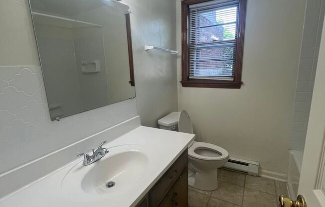 2 beds, 1 bath, 903 sqft, $1,140, Unit M-9