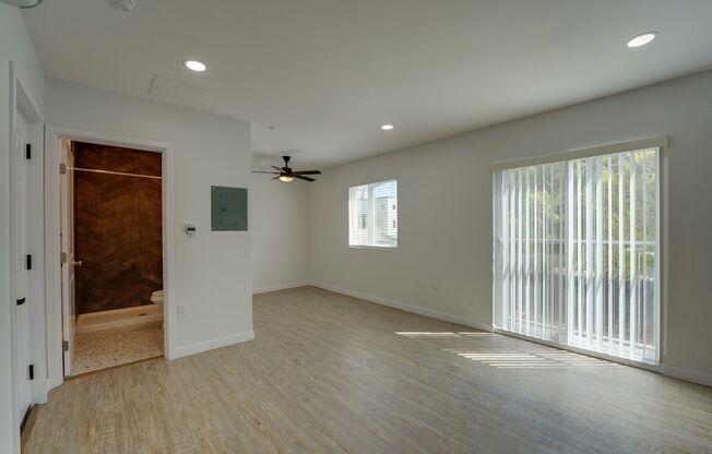Studio, 1 bath, 300 sqft, $1,995, Unit 106