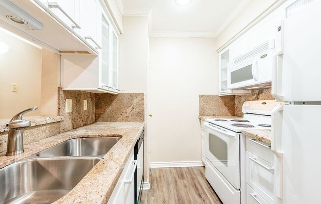 2 beds, 1 bath, $1,595, Unit # 151