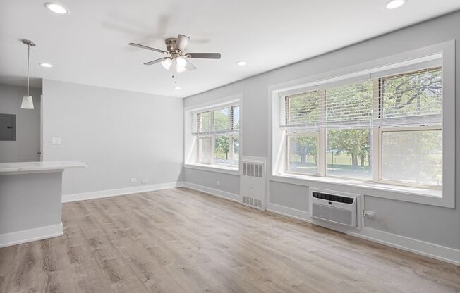 3 beds, 1.5 baths, 881 sqft, $2,750, Unit 7070-2S