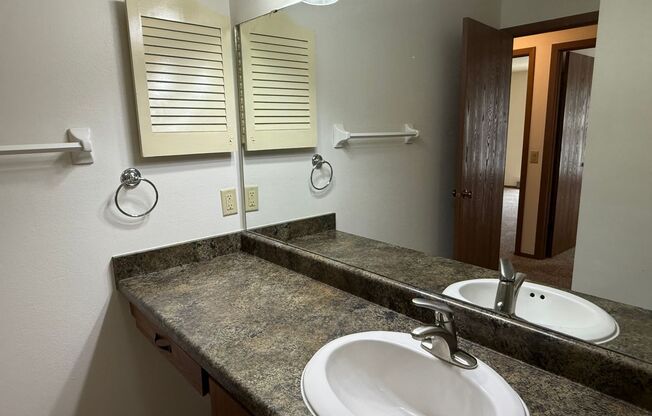 2 beds, 1 bath, 965 sqft, $1,750, Unit 7533CC