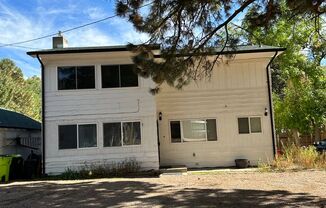 Charming 4-Bedroom Creekside Retreat in the Heart of Manitou Springs