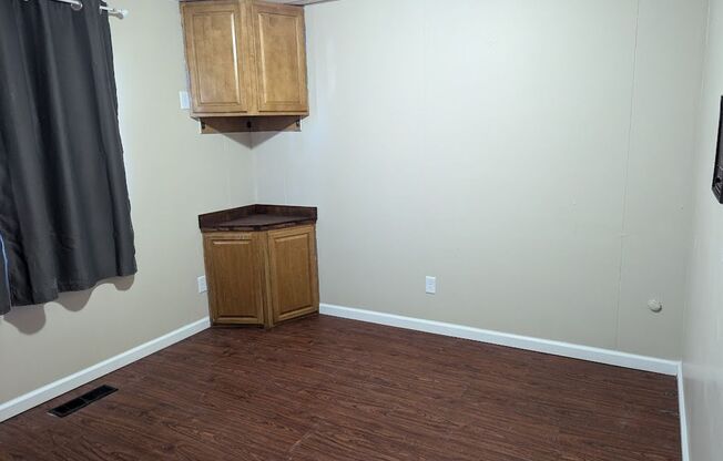 3 beds, 2 baths, $1,000, Unit Unit A