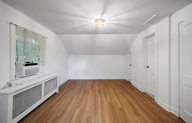 1 bed, 1 bath, $1,100, Unit Carriage House Apt