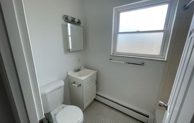 Studio, 1 bath, $650, Unit PARK- APT 7 PARKCREST 3645