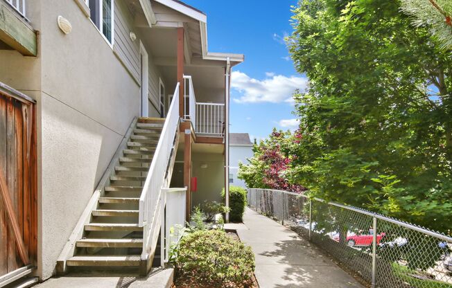 2 beds, 1 bath, 800 sqft, $1,750, Unit 102-2604 South Campus Place