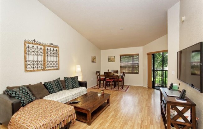 Dr Phillips 2 bedroom 2 bath with 1 car garage