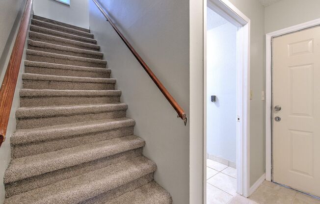Very nice large 5 bedroom/3 bathroom home in booming Ybor city area