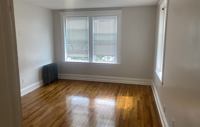1 bed, 1 bath, 700 sqft, $2,100, Unit 25