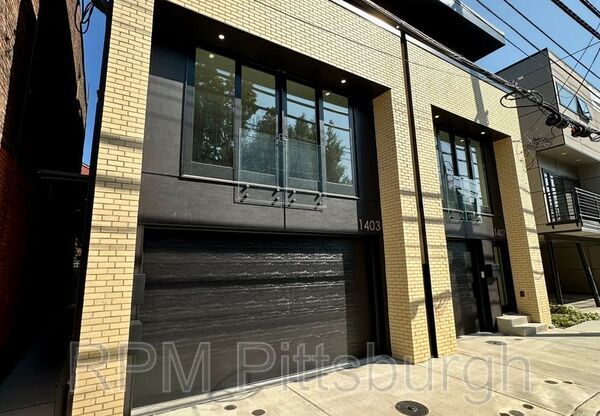 1403 SARAH ST