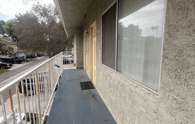 2 beds, 1 bath, $2,295