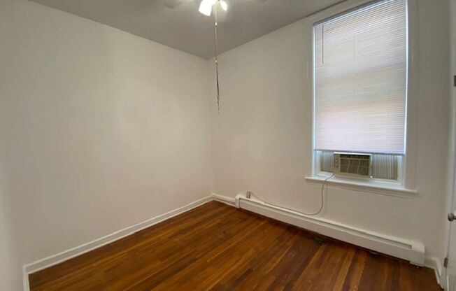 2 beds, 1 bath, $2,100, Unit Apt 3 - 24 Bay Ave