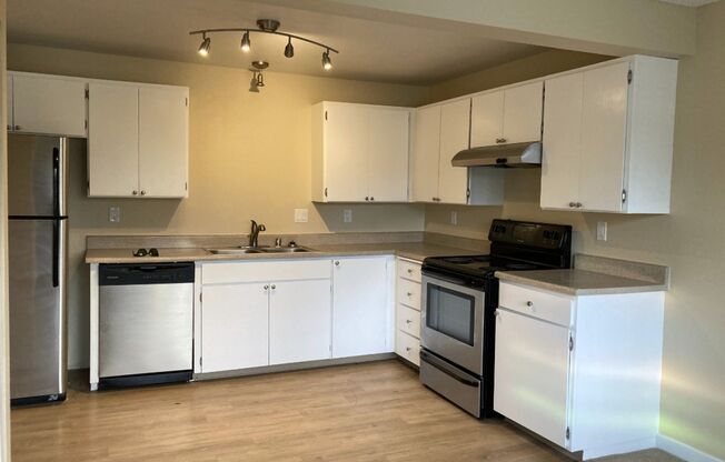 A480 - ROYAL VIEW APARTMENTS