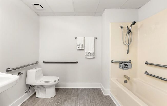 2 beds, 2 baths, 950 sqft, $2,600, Unit 127