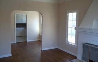 2 beds, 1 bath, 750 sqft, $2,395