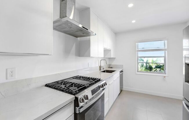 300 California Ave, North of Wilshire, Santa Monica