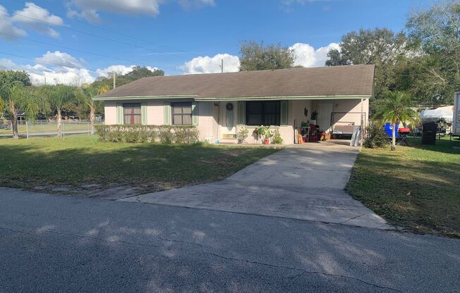 Charming 3 bedroom/1.5 bath Fenced Home in St.Cloud