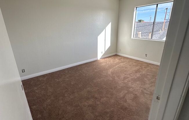 2 beds, 1 bath, $2,095, Unit 06