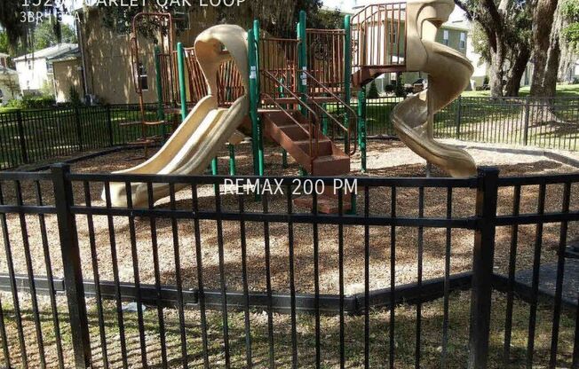 1520 SCARLET OAK LOOP