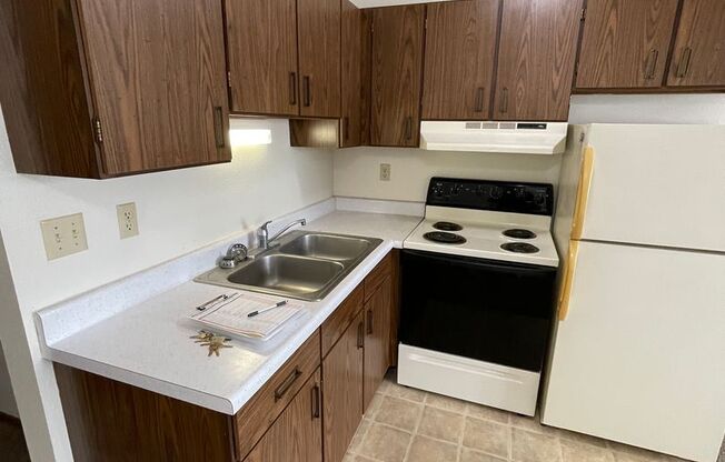 Studio, 1 bath, 335 sqft, $550, Unit 27