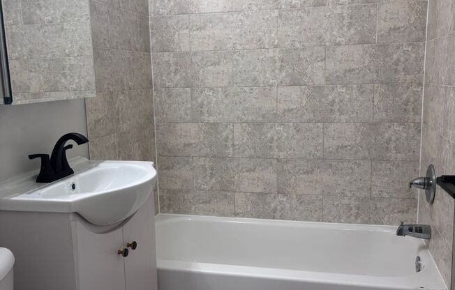 2 beds, 1 bath, 735 sqft, $1,375, Unit 5701-25