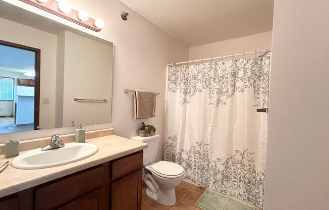 2 beds, 1 bath, 890 sqft, $1,010, Unit 810-302