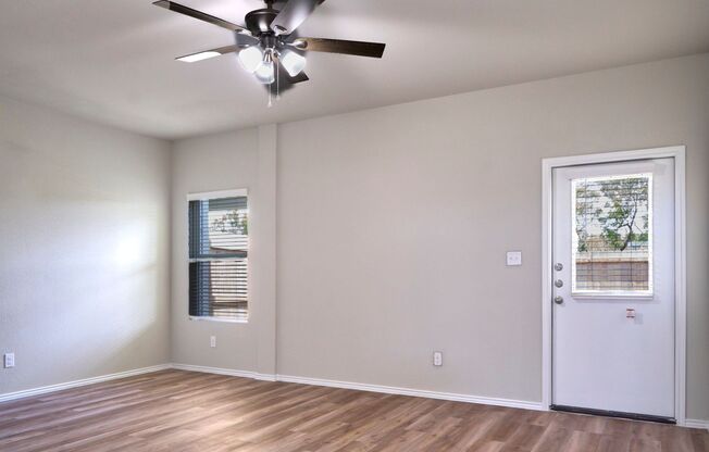 Hunters Ranch Beauty! 3 Bedroom 2 1/2 Bath Townhome