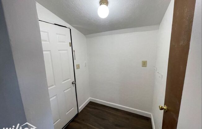 2 beds, 1 bath, $1,195