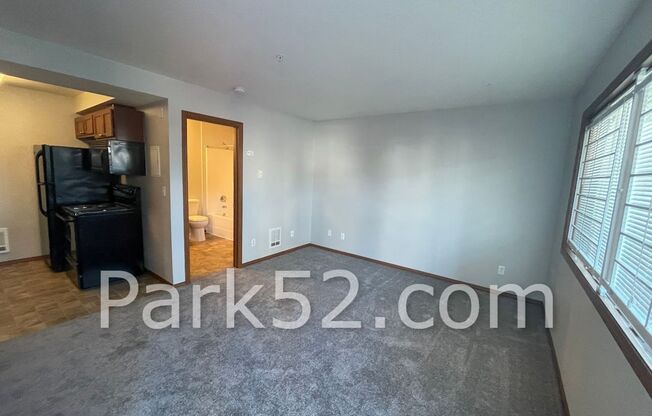 $500 Off First Full Month!  1st Floor Studio Apartment in North Tacoma