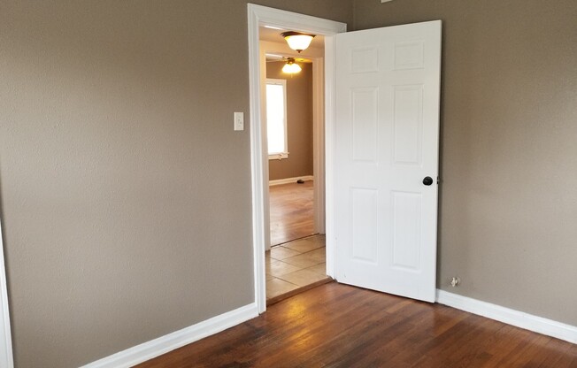 2 beds, 1 bath, 700 sqft, $925