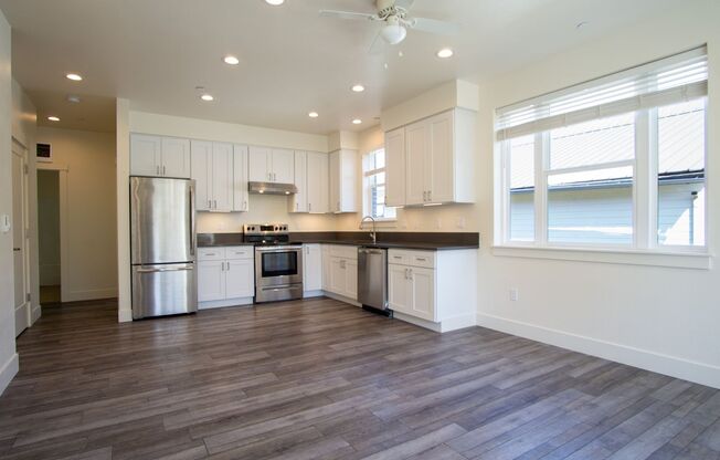302 - 8015 N Oswego