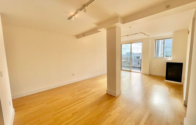 Top Floor 2 bed / 2 bath, city views from private balcony, Garage, In Unit Laundry, Centrally Located Condo, Pet ok - PROGRESSIVE