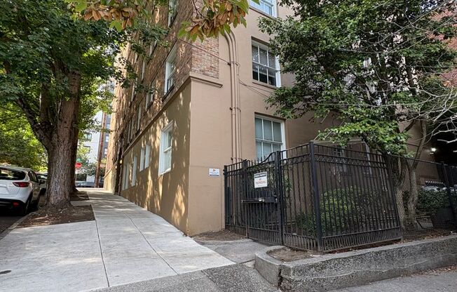 Studio, 1 bath, 440 sqft, $1,250, Unit 501