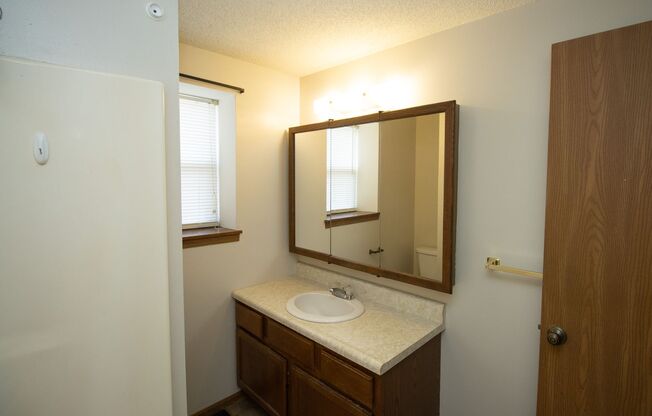 2 beds, 1.5 baths, $950, Unit 1222 Spurgeon Ct