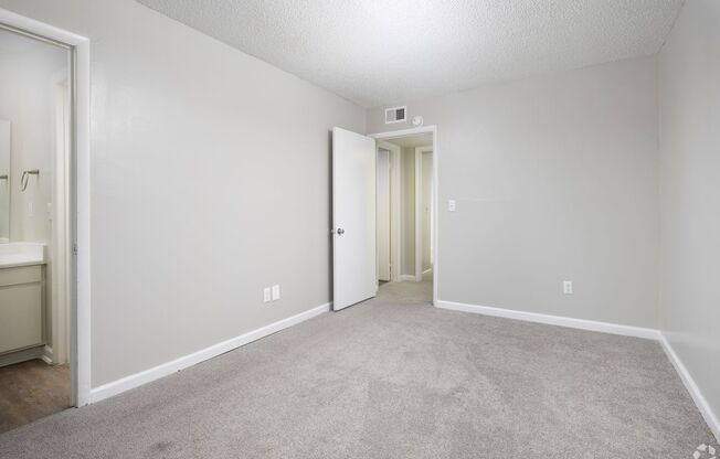 3 beds, 2.5 baths, 1,280 sqft, $1,400, Unit 903